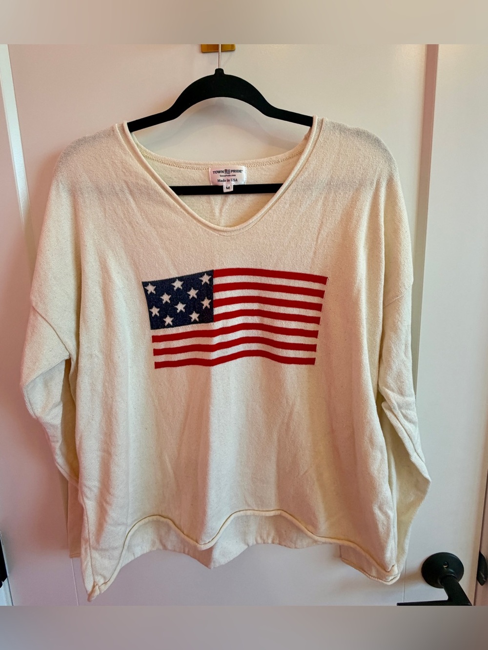 Town Pride | Women’s American Flag Lightweight & Relaxed Fit Pullover (Medium)